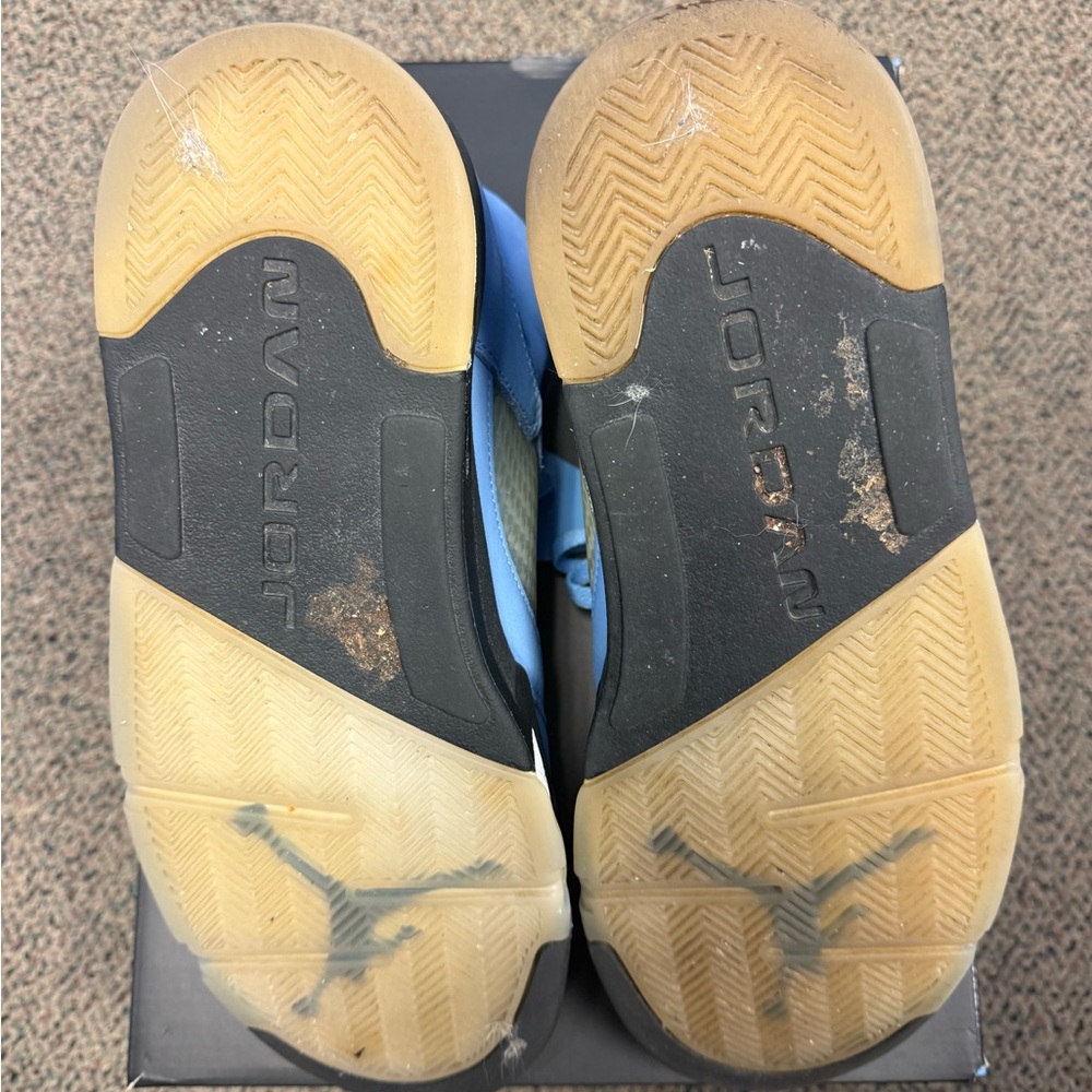 Jordan 5 Retro UNC University Blue - Sneakers in Light Blue and Black - Picture 5 of 5